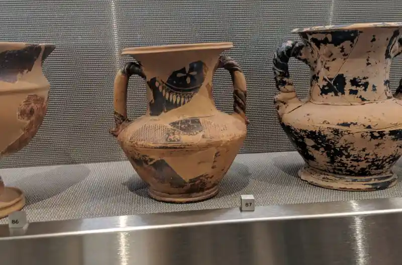 Cross on Hellenistic black-glazed amphora